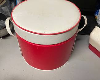 $50.00 - Vintage Red & White Vinyl Insulated Ice Bucket Cooler