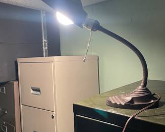 $54.00 - Vintage Eagle Cast Iron Gooseneck Desk Lamp