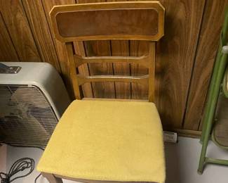 $22.00 - Vintage Ladder-Back Dining Chair