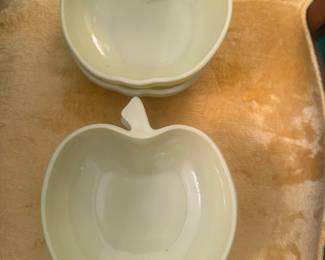 $42.00 - Set of 4 Vintage Yellow-Green Apple Bowls