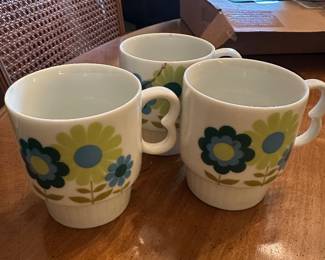 $20.00/Set - Set of 3 Vintage Japanese Flower Power Stackable Ceramic Mugs