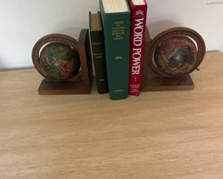 $35.00 - Vintage Hi-Mark World Globe Bookends