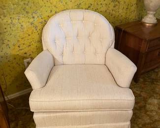 $125.00 - Tufted Swivel Club Chair, Cream Upholstered