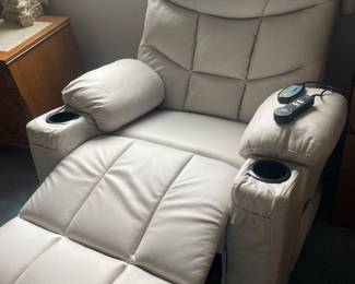 $375.00 - Oversized Power Lift Recliner Chair Heat Massage Lift Assist Cup Holders Cream (2023 Motor Components)- Great Working Condition