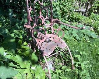 Vintage French-style twisted iron garden chair 