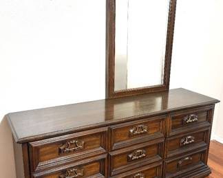 Vintage Drexel 9-Drawer Dresser 