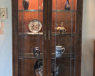 Ethan Allen lighted curio