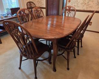 Ethan Allen dining table/8 chairs/2 leaves