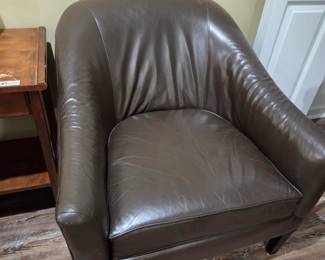 #103	Norwalk Chocolate Brown Leather Side Chair 	 $100.00 