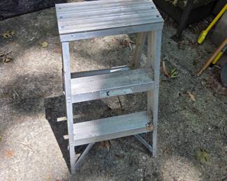 #323	Keller 2 step aluminum step ladder	 $24.00 