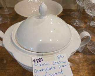 #251	Mikasa Italian Countryside 2 quart Round Covered Casserole Dish	 $25.00 