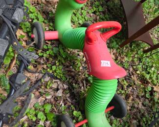#173	Radio Flyer inchworm Ride-On Toy Bounce & Go Caterpillar 73	 $20.00 