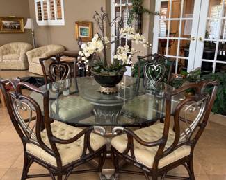 Vtg rattan dining table w/beveled edge glass top & 4 heart-shaped back chairs