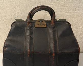 Antique vintage doctor's medical bag