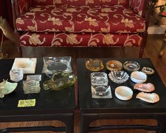 Assorted vintage ash trays