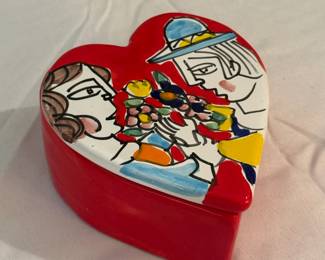 La Musa Italian pottery covered heard dish