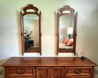 Henredon dresser w/mirrors