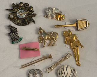 Vtg fashions pins