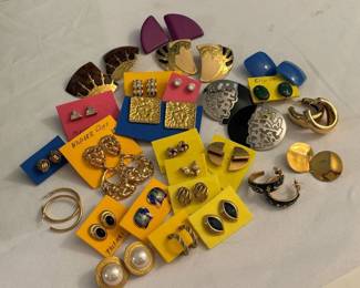 Vtg fashion earrings