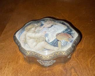 Capodimonte "Fatto a Mano" Cherub Trinket Box