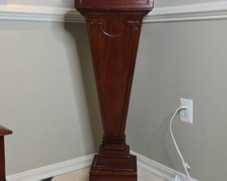 Mahogany Neoclassical Pedestal Stand