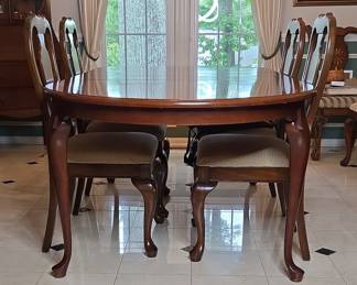 Queen Anne Style Dining Table and Chairs