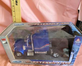 Welly Peterbilt 379 Diecast $14.00