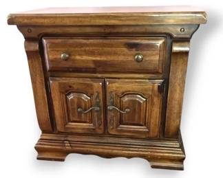 Traditional Wooden End Table Cabinet With Drawer