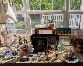 Decorative items, including souvenirs from Europe and Asia.