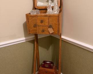 Oak shaving stand