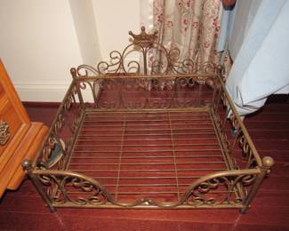 bed for a little queen