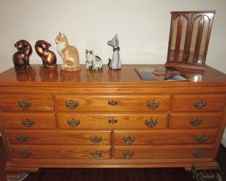Nice oak dresser with matching nightstands