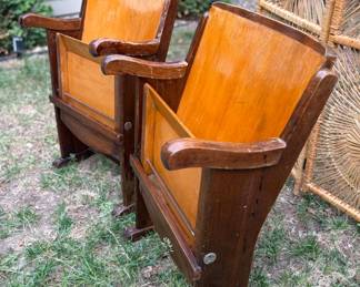 L08 Vintage Theater Seats Set