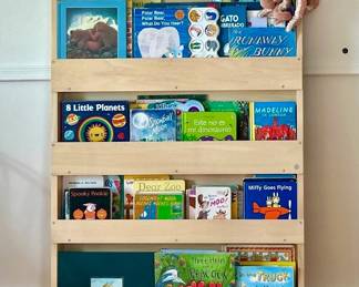 L09 Kids Bookshelf