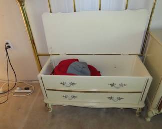 Storage chest