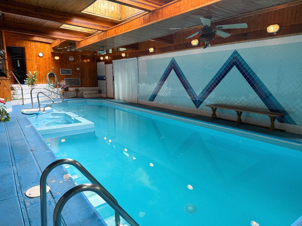 Lotta Luxe in Lincolnwood, by Paxem!