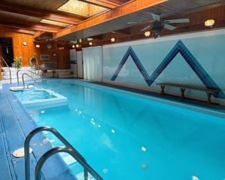 Lotta Luxe in Lincolnwood, by Paxem!