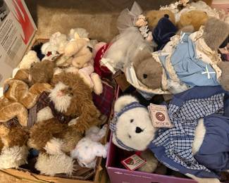 100’s of Boyd’s Bears