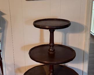Vintage pie table