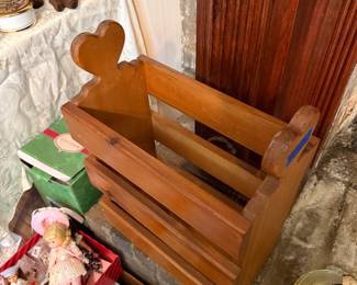 Magazine rack with hearts