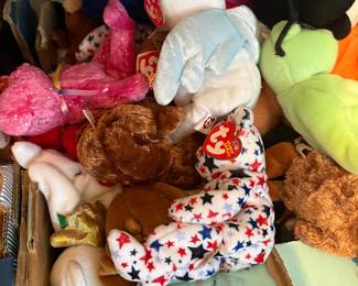 100’s of Beanie Babies 