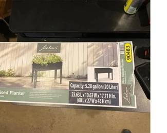 Belavi mini raised planter. Capacity: 5.28 gallon
