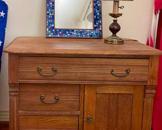 ANTIQUE OAK WASHSTAND/DRESSER