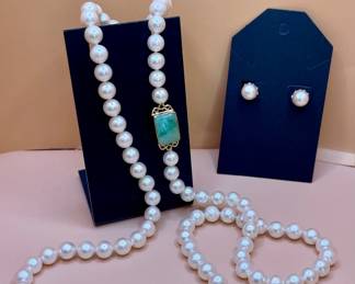MCM MING’S OF HONOLULU CULTURED PEARL NECKLACE WITH 14K AND JADE CLASP WITH MATCHING EARRINGS