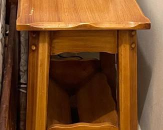 ACCENT TABLE