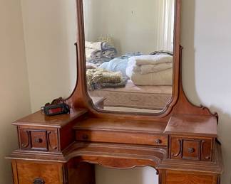 ANTIQUE VANITY DRESSER