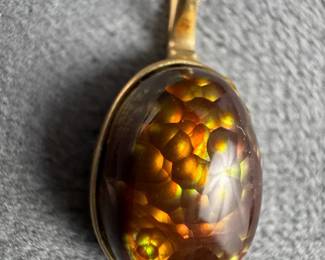 14K Gold Mexican Fire Opal Pendant Oval Cabochon Honeycomb Cut Gemstone 2.93g