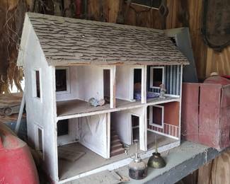 Vintage dollhouse 