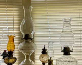 AMBER OIL LAMP, RIBBED STYLE OIL LAMP