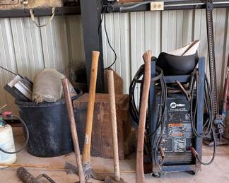 MILLER THUNDERBOLT 225 WELDING MACHINE, SLEDGE HAMMERS & AXES